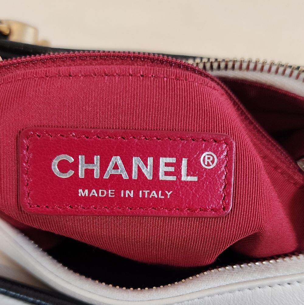 Chanel 1991 Small Gabrielle 2 Toned Double Chain Crossbody.Aged Calfskin Leather - Picture 14 of 16